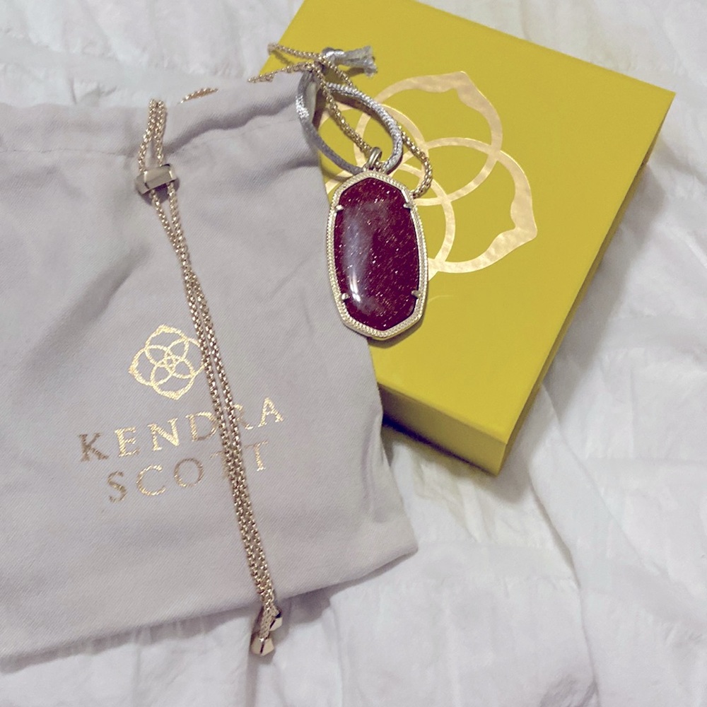 Kendra Scott necklace